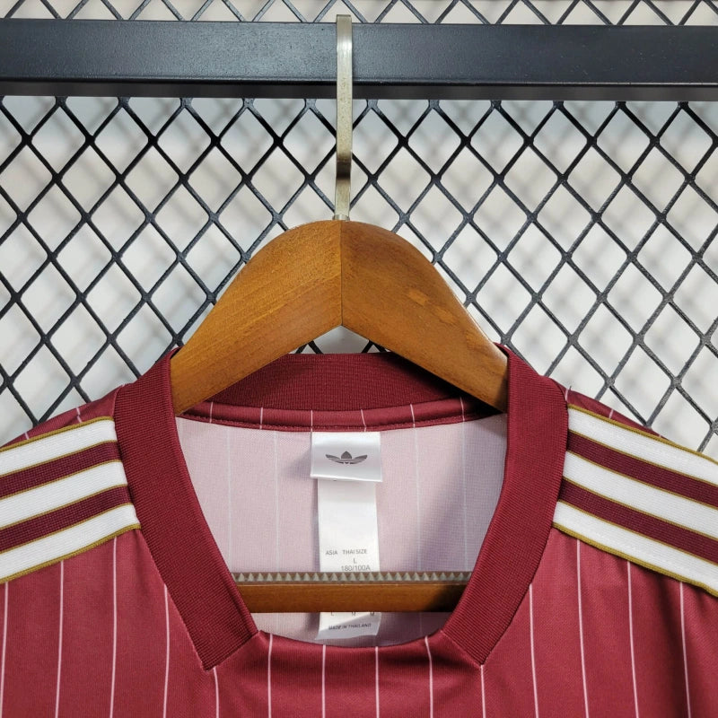 Koszulka „Retro” z limitowanej edycji Arsenalu 2025